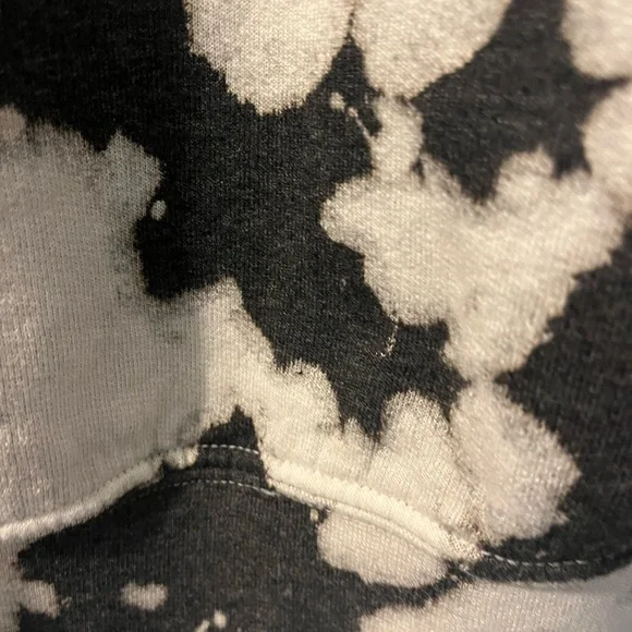 UO Urban Renewal Remade Monochrome Tie-Dye Crew Neck Sweatshirt One Size - Picture 4 of 6